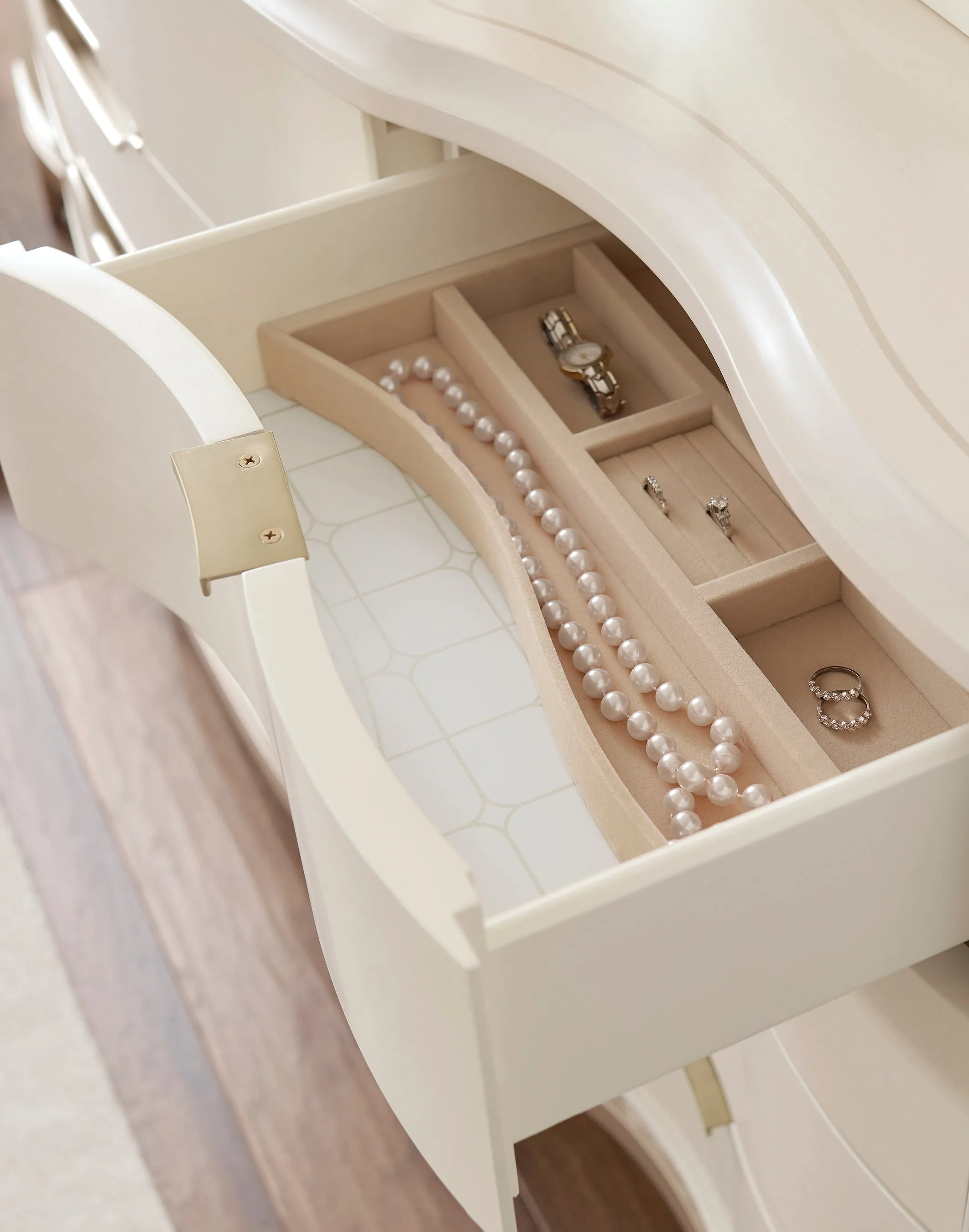 ADELA DRESSER